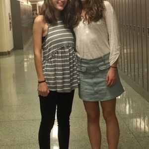 gray and white tank top